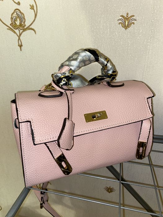 Продаю розовую сумку