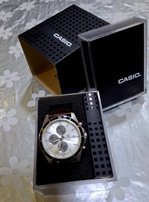 Продаю наручные часы Casio Edifice