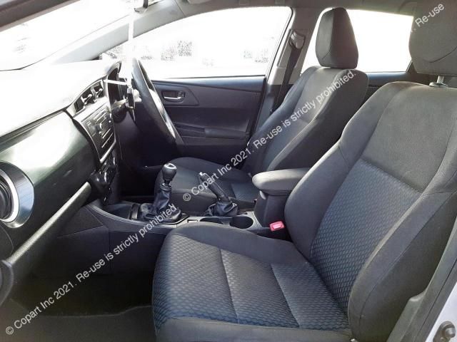 Dezmembrez Toyota Auris 2