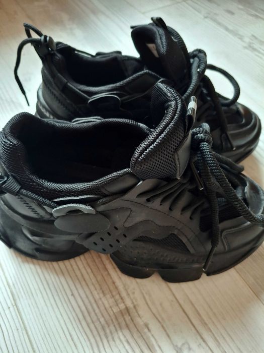 Дамски черни маратонки