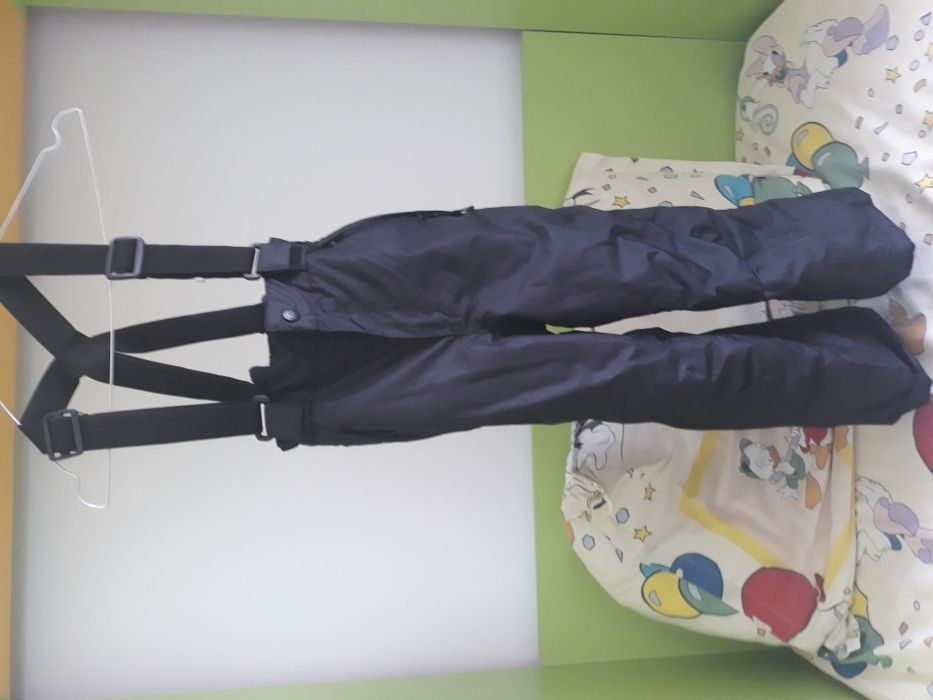 Salopetă pentru ski