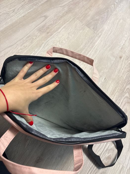 Чанта за лаптоп с дръжка през врат