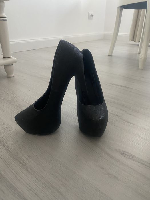 Pantofi negri cu platfmora si toc de 15 cm