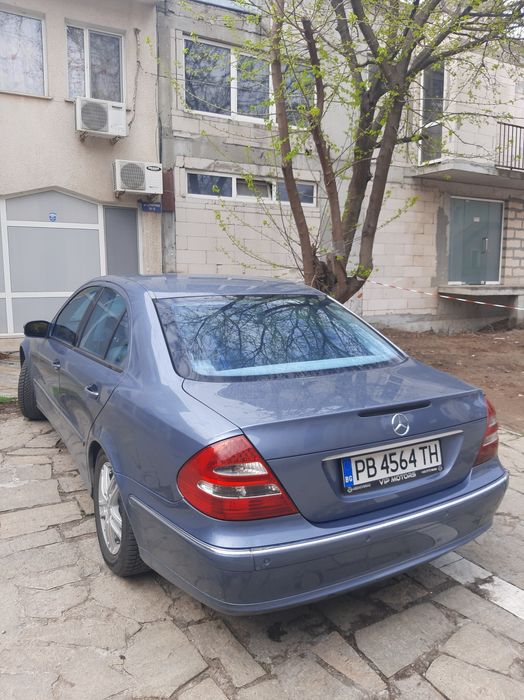 Продавам мерцедес Е класа