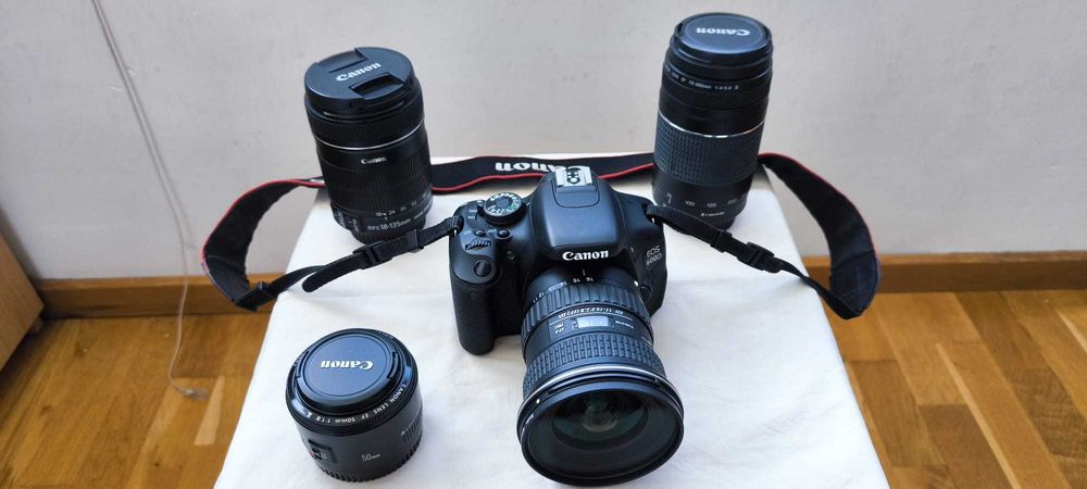 Vand aparat foto DSLR Canon EOS 600D  si patru obiective