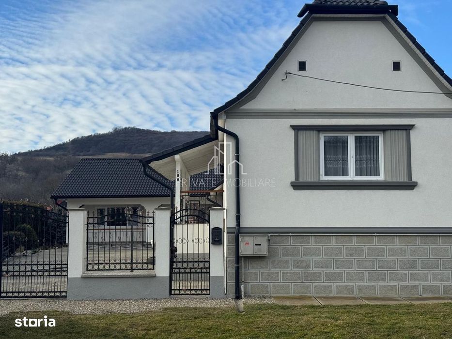 Casa ultramoderna de vanzare in Hetiur