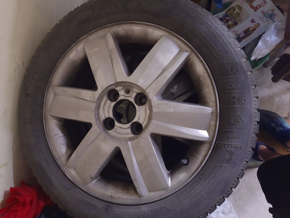 Джанти 16 4х100 със зимни гуми за Renault
