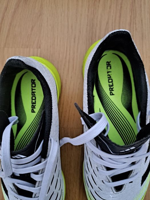 Ghete fotbal Adidas Predator
