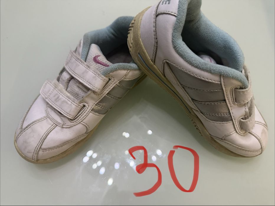 Подарявам детски обувки