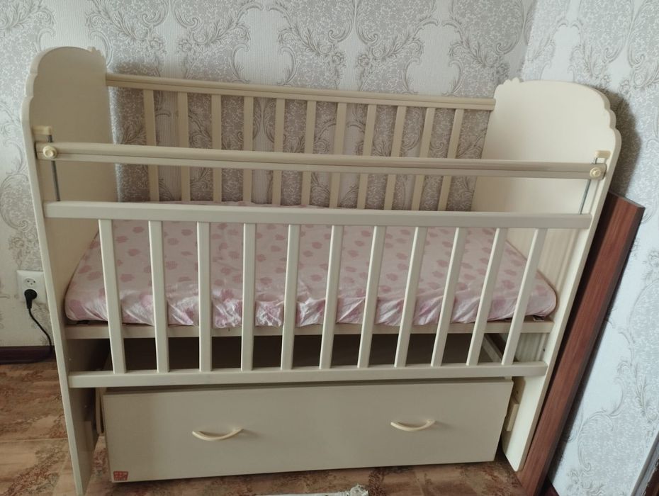 Продам детскую кровать, матрас в подарок