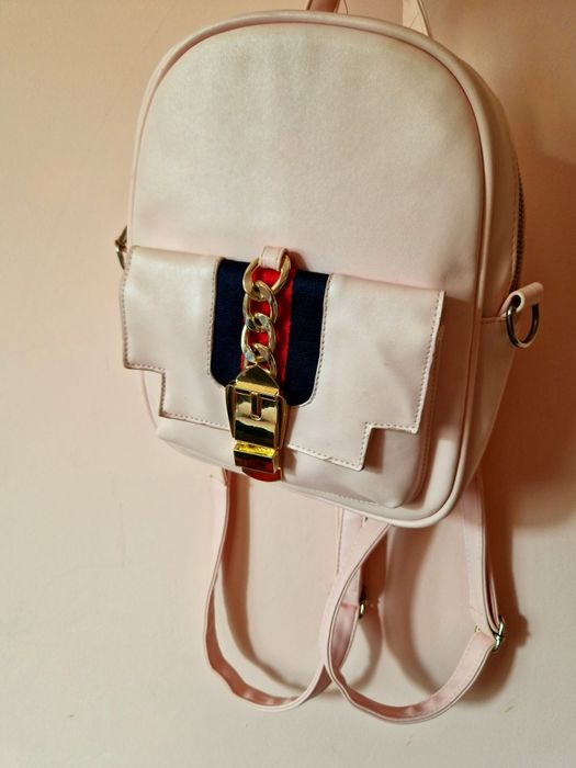 Кожена Раница в бебешко розаво