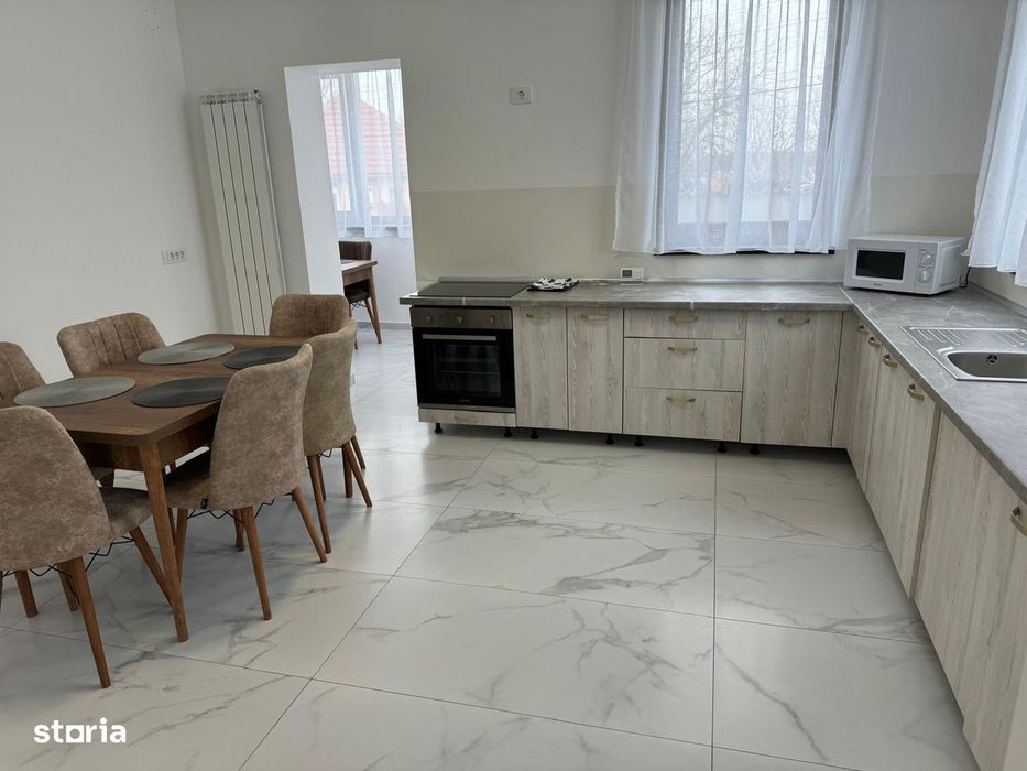 Casa semideckată cu 9 camere, în oraș