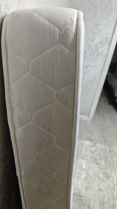 Продам беспружинный матрас б/у 140*200