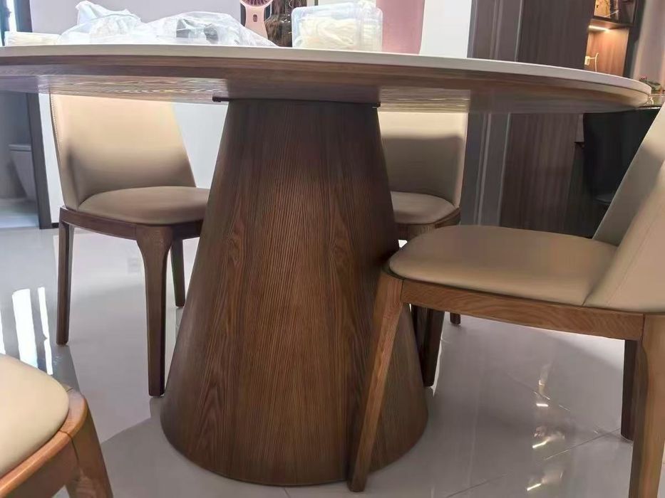 Продам круглый стол с 4 стульями