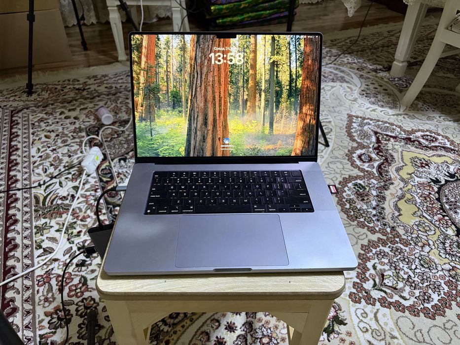 продам ноутбук macbook m1max 64/2 террабайт