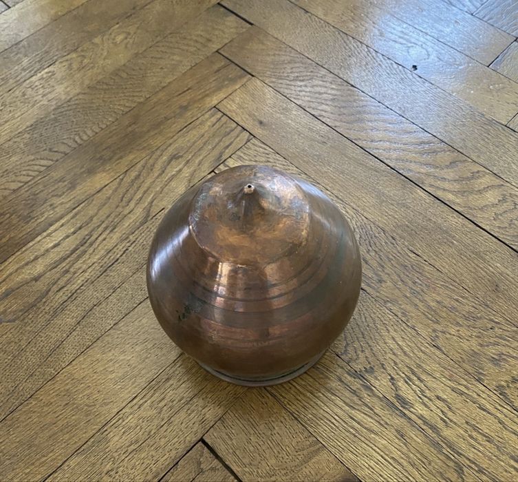 Меден съд за Аюрведичен масаж Широдара.