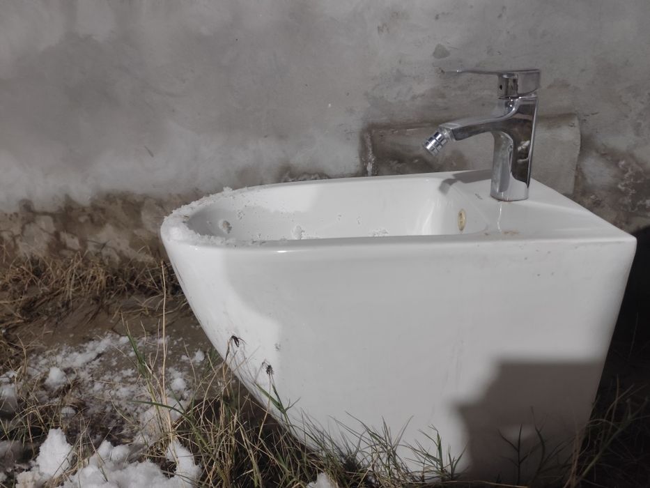 Биде сатылады! Продаётся Биде напольное, керамика!