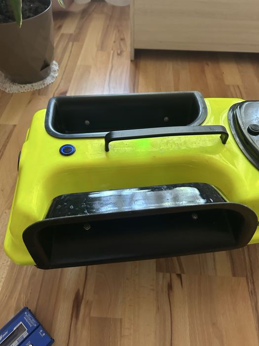 Лодка за захранка със gps и автопилот