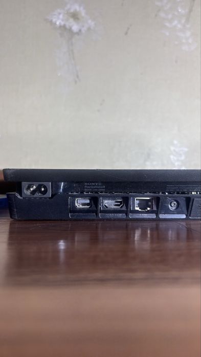 Продам SONY PS4 slim 1 TB