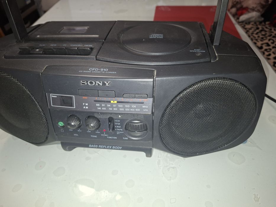 Sony CFD-910, sistem audio compact cu CD Player , cass deck si radio analog ( Antena Satelor)