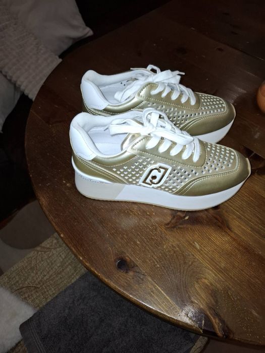 Дамски удобни сникърси