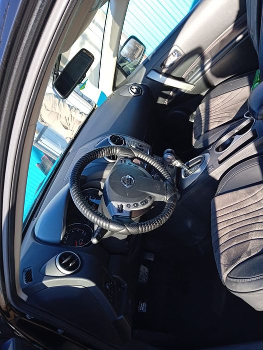 Машина  ниссан роджи