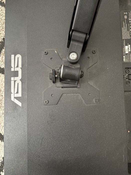 Brat suport pentru monitor