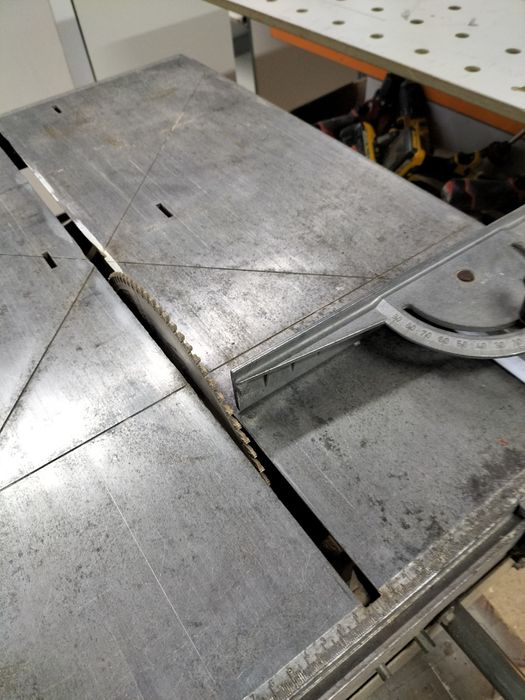 Настолен циркуляр AEG 65