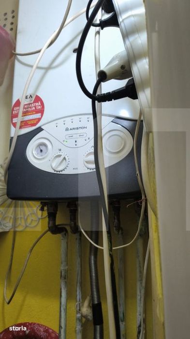Casa,6 camere ,curte comuna in zona buna