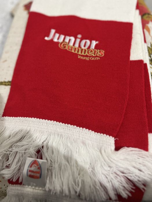 Фенски шал на  фудболния отбор Арсенал