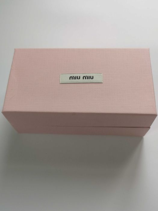 Слънчеви очила Miu Miu с калъф и кутия – отлично състояние
