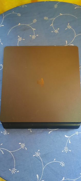 Vand ps4 modat cu 2 manete