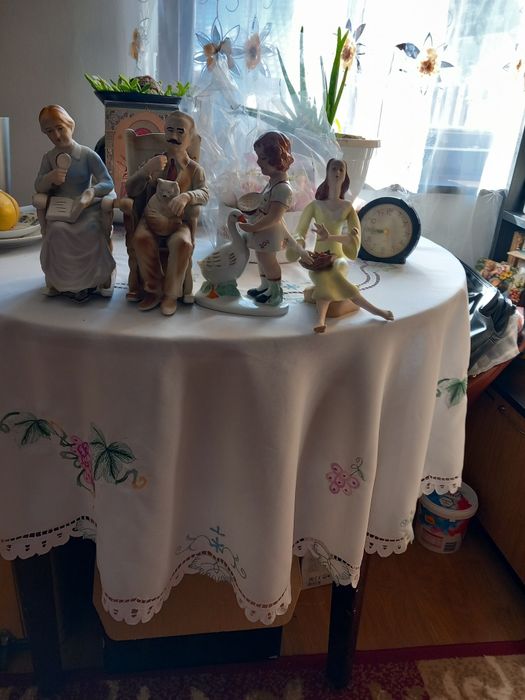 Vând obiecte vechi,de uz casnic,covor,chitara pt.pasta si multe altele