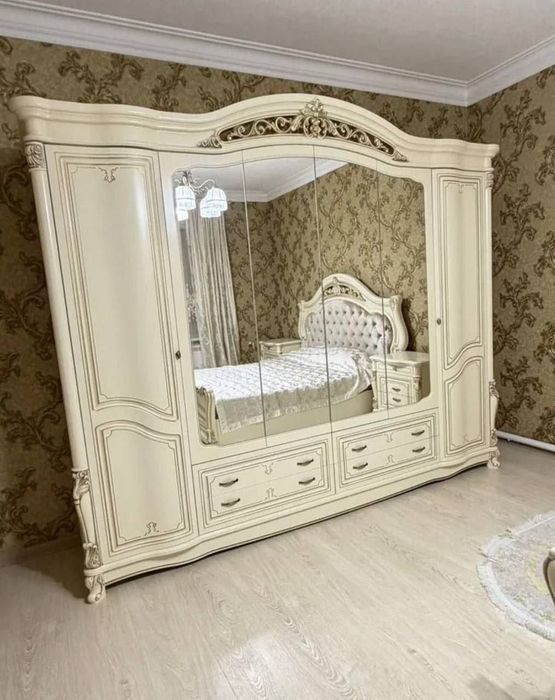 Продам спальный гарнитур