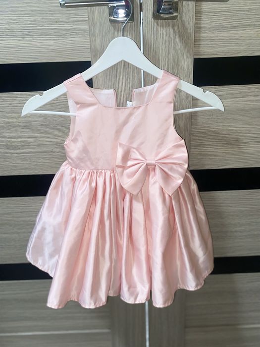 Продам платья 6-12 мес