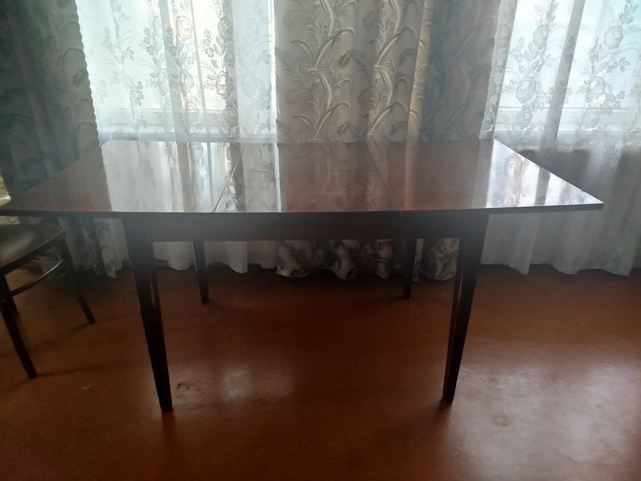 Стол раздвижной лаковый