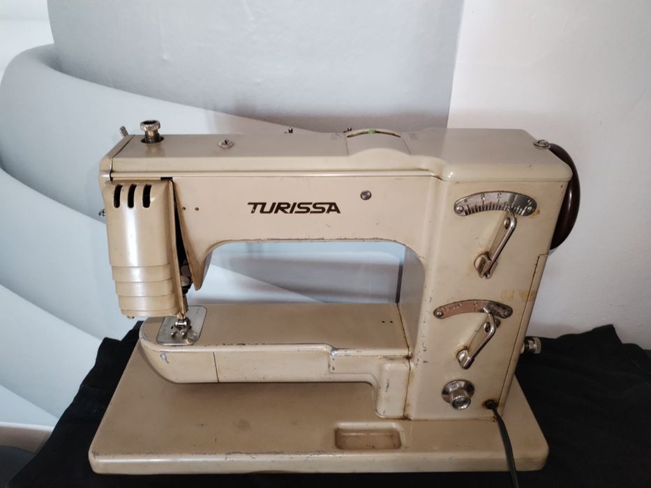 Vând mașină de cusut