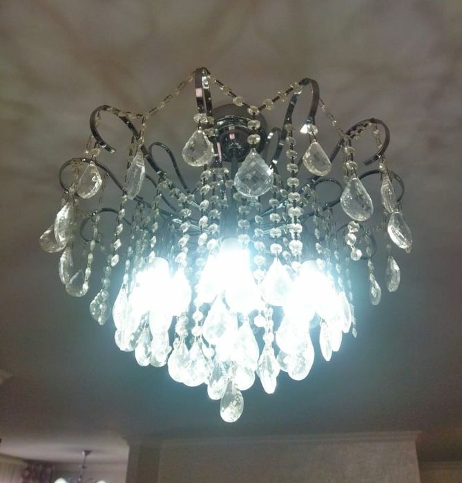 Продам хрустальную люстру.