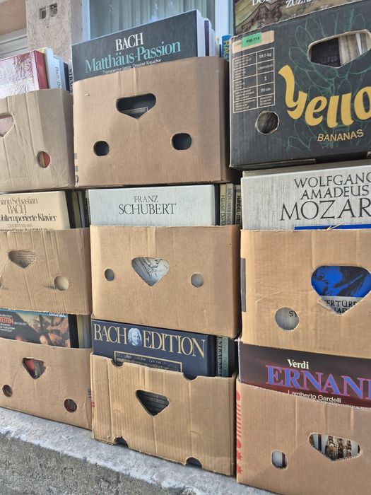 Vând Lot 2000 Discuri Vinil de colectie,muzica clasica tot Lotul 6000lei