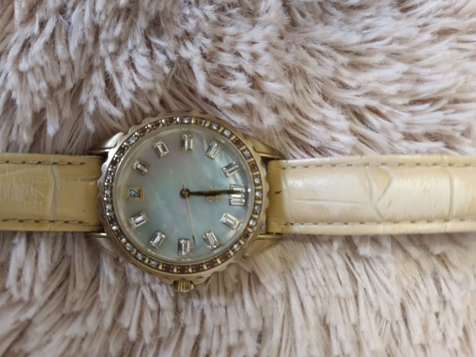 Наручные часы женские