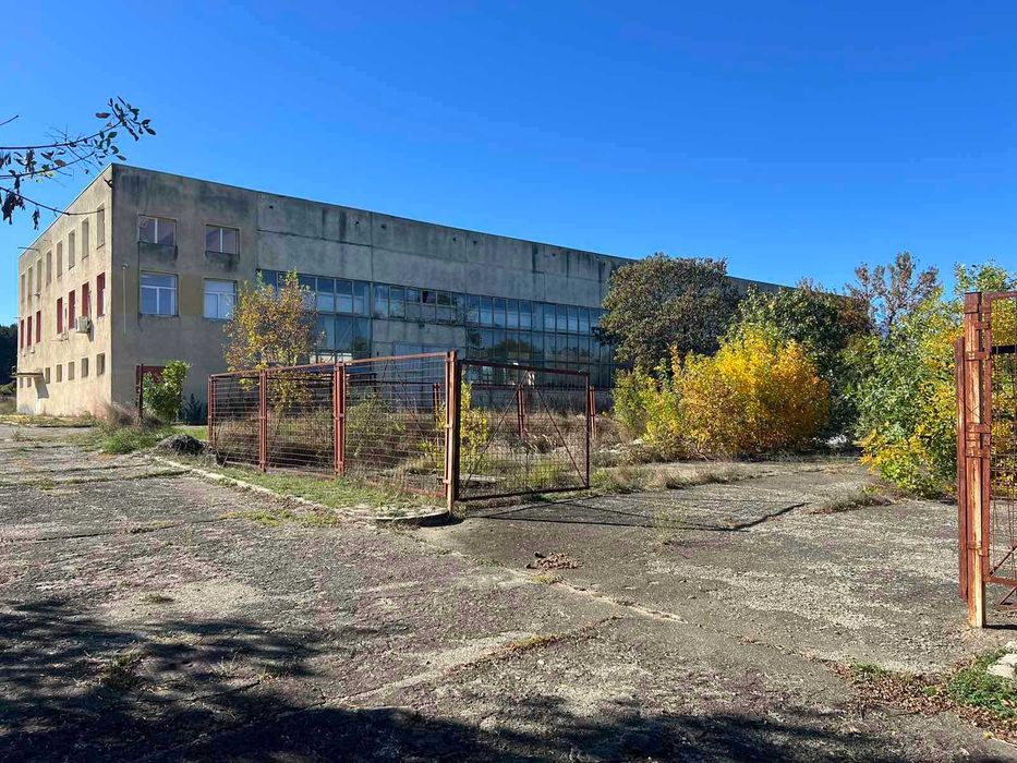 Продава се Промишлена сграда в Казанлък - 16466 кв.м за 93 €/кв.м - Снимка #1