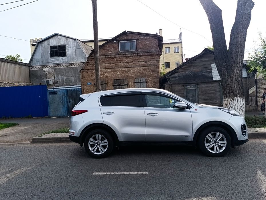 Продам машину Kia sportage 2.0