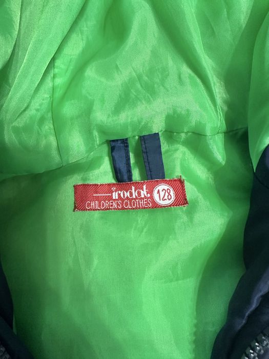 Продается ветровка и жилетка