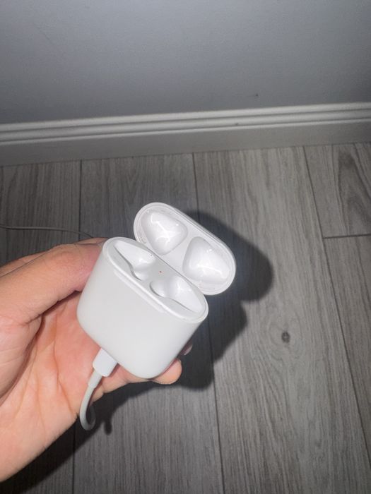 Наушники Airpods 2 ( Только КЕЙС )