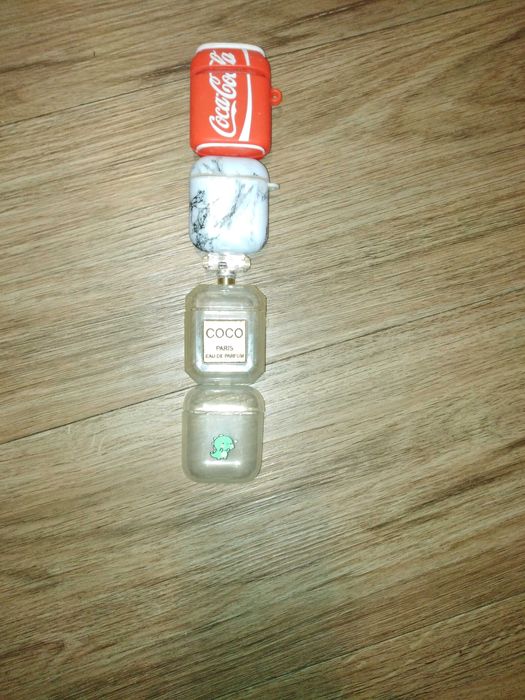 Калъфчета за слушалки Apple AirPods