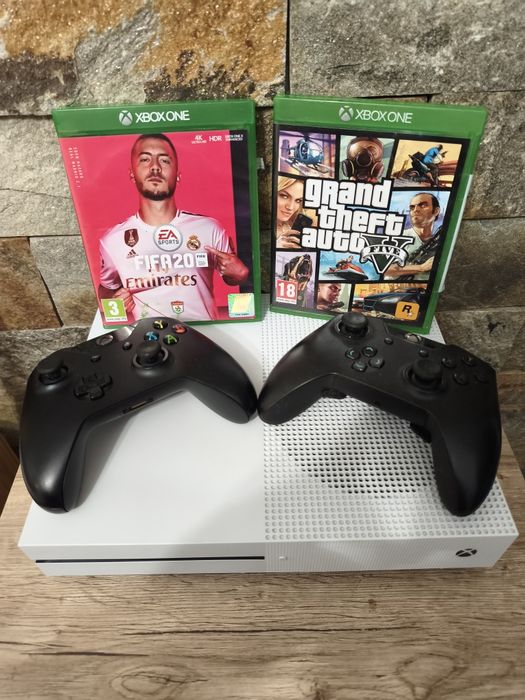 Xbox One S 500GB HDD cu +20 jocuri + 2 Manete + 2 Jocuri pe CD ( GTA5 + Fifa 20 )+ Accesorii
