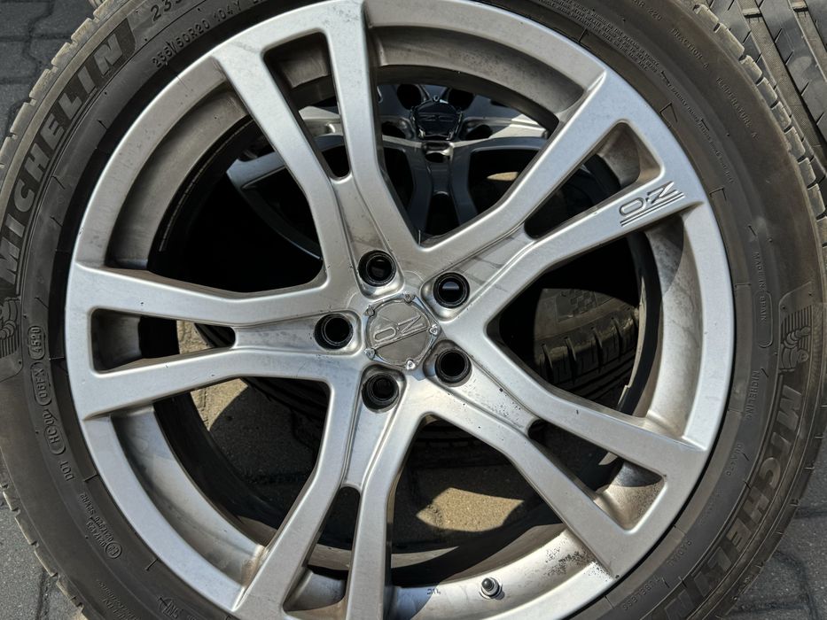 Джанти с гуми 235,50,20,5 114,3