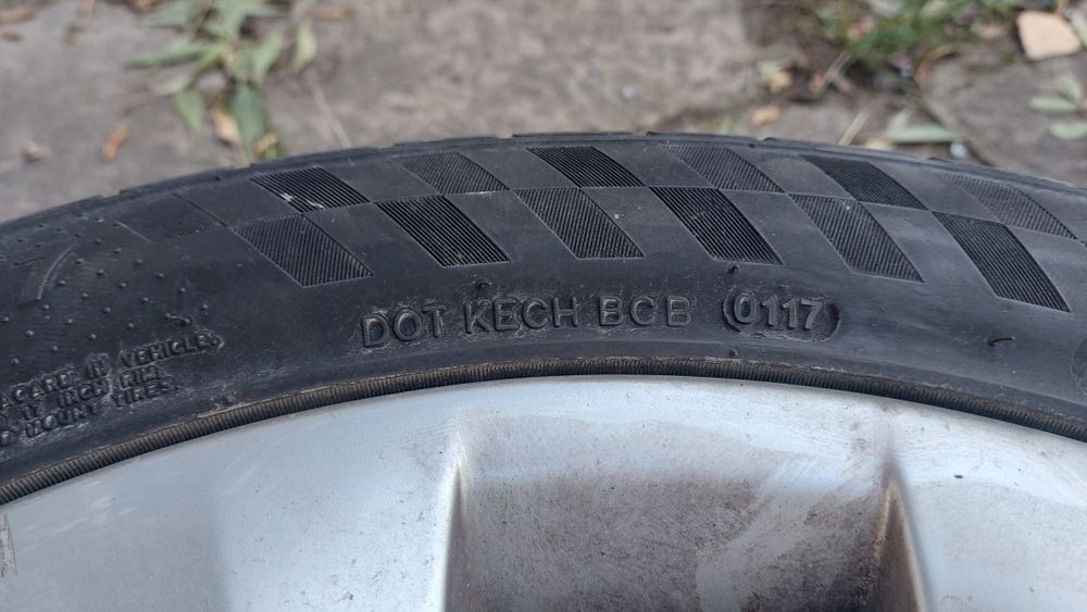 4 бр. летни гуми 215/50 R17 с алуминиеви джанти – комплект