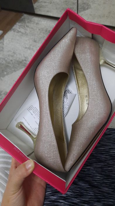 Продам женский туфли