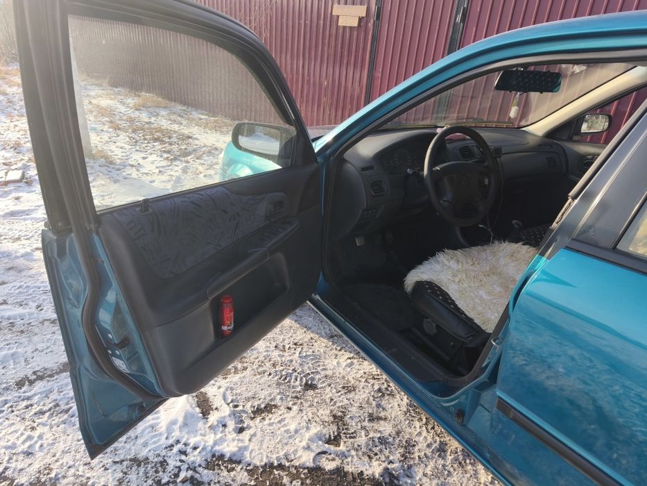 Легковое авто мазда